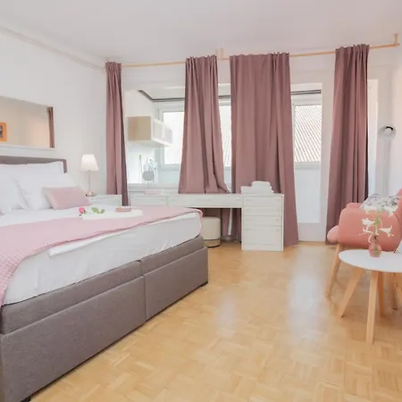 Daire Castello-old Town