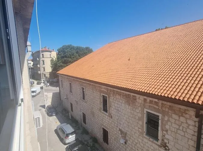 Castello-old Town Appartamento Zara